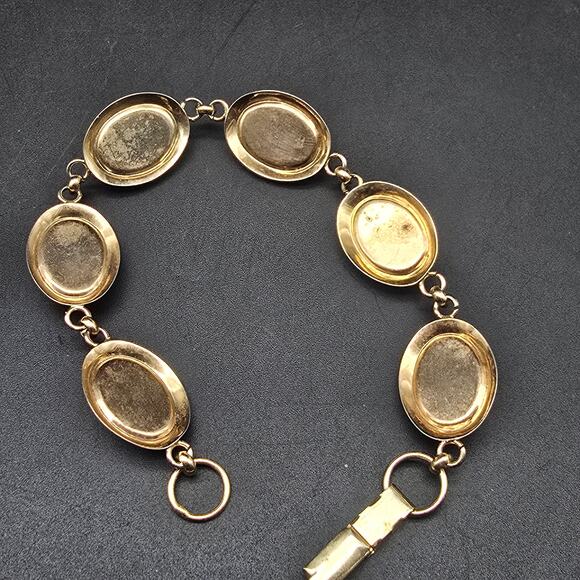 Vintage Red Jade Gold Tone Bracelet Oval Links Costume Jewelry - Picture 2 of 10